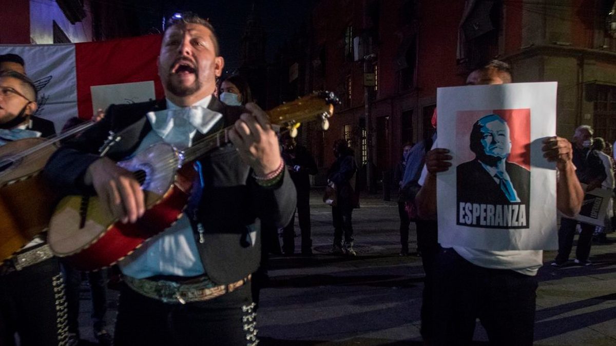 24 Morelos serenata AMLO