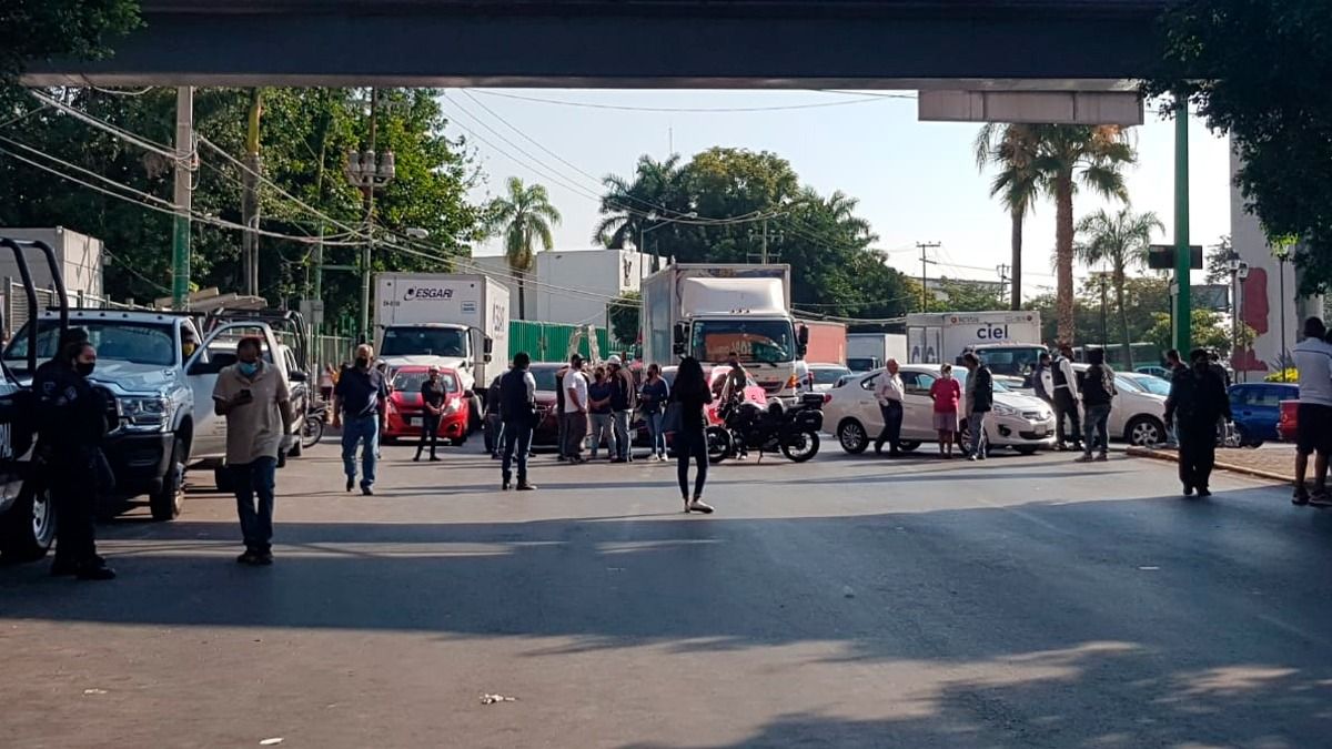 24 Morelos bloque comerciantes