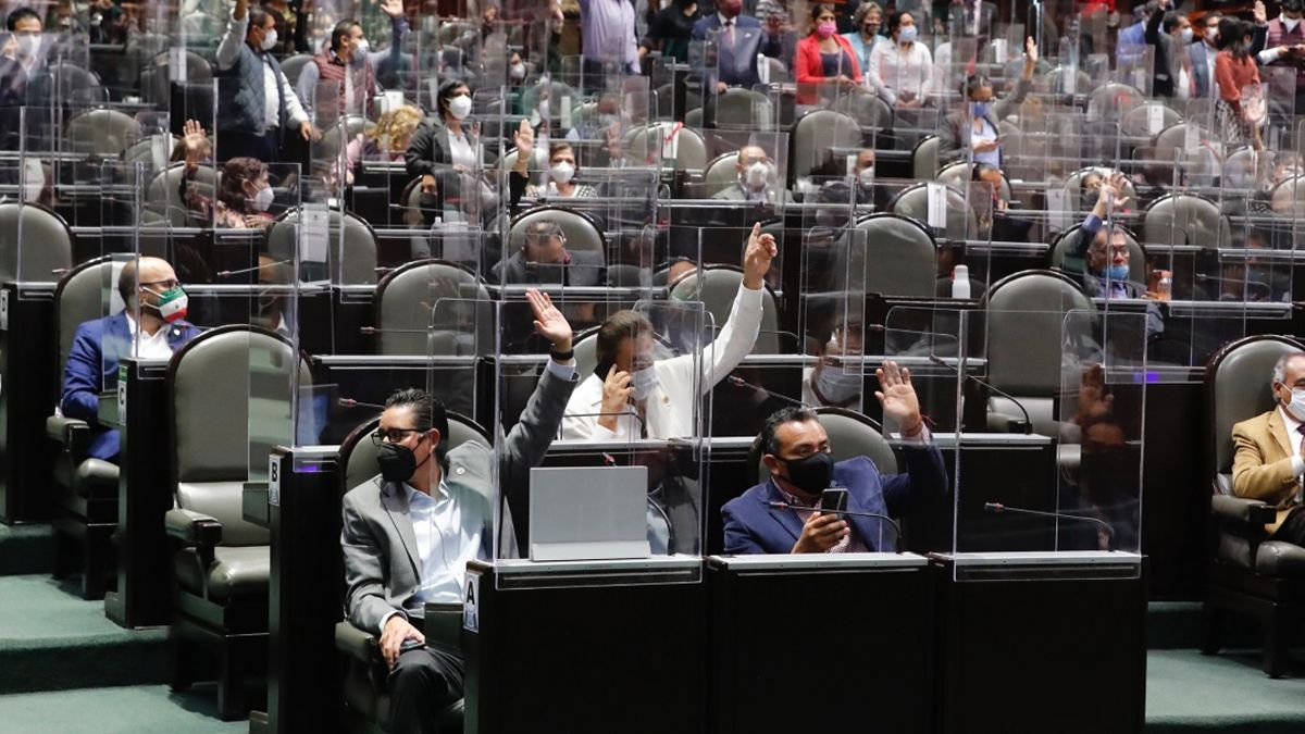 Diputados de MORENA buscan ser vacunados contra COVID-19 lo antes posible