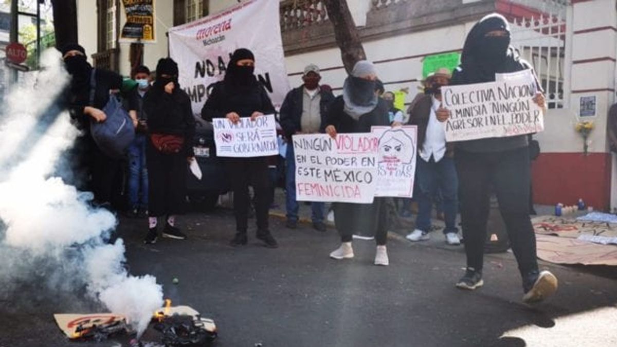 Continúan protestas de feministas contra Salgado Macedonio; exigen no sea candidato