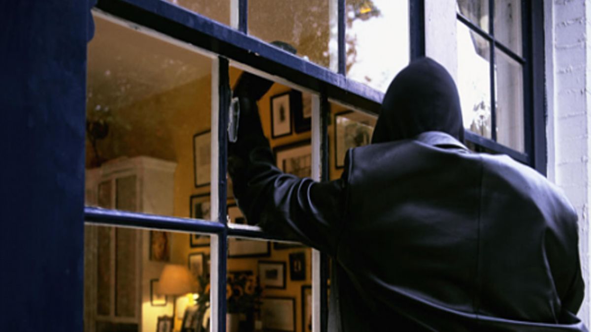 Sujetos entran a robar casa de paciente COVID y huyen al enterarse