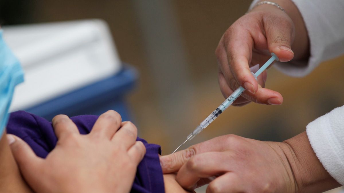 Alcanza Estados Unidos cifra de 100 millones de personas vacunadas