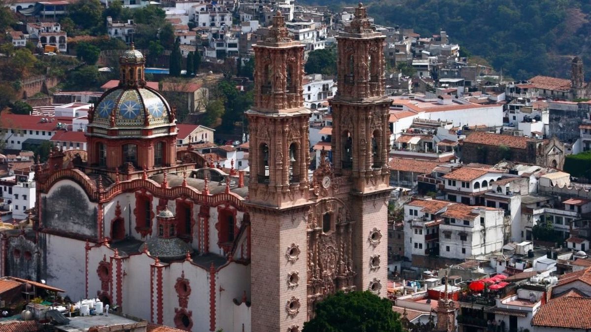 Taxco e iguala pasan a semáforo rojo por Covid-19