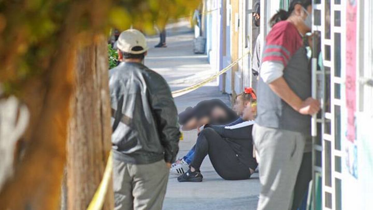 Asesinan a vendedor de ropa frente a su propio hijo