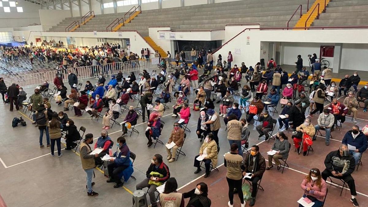 Inicia vacunación contra COVID-19 en Estado de México