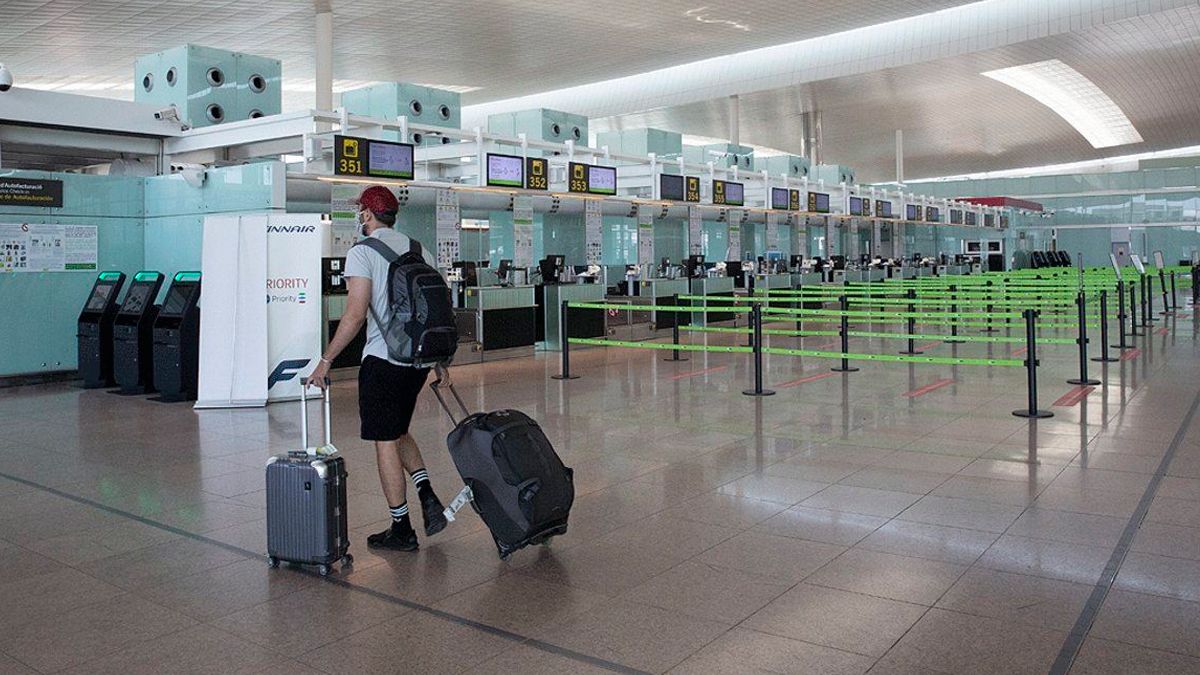 Impone España cuarentena a viajeros de 10 países