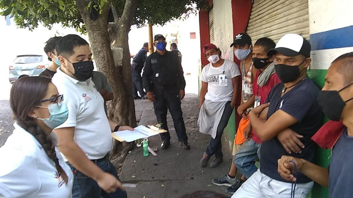 Censan y credencializan a limpiaparabrisas de Cuernavaca