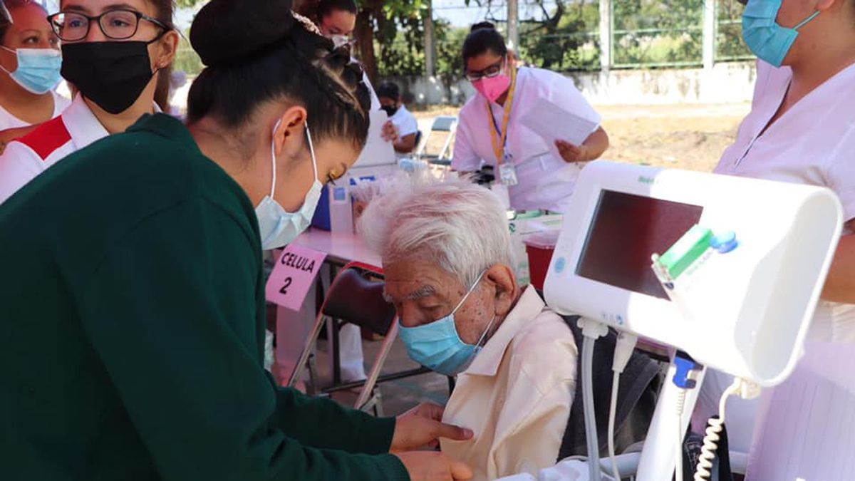 Aplican más de 4 mil vacunas COVID-19 en Zacatepec