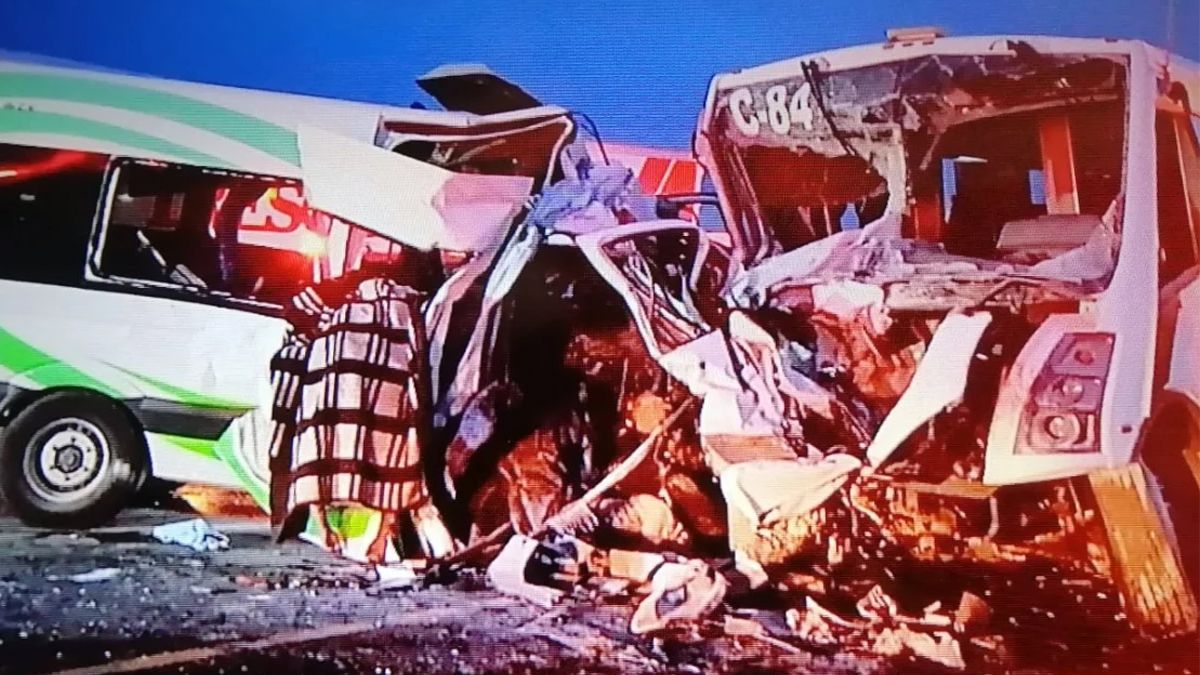 Choque entre camiones en Sonora deja 16 muertos