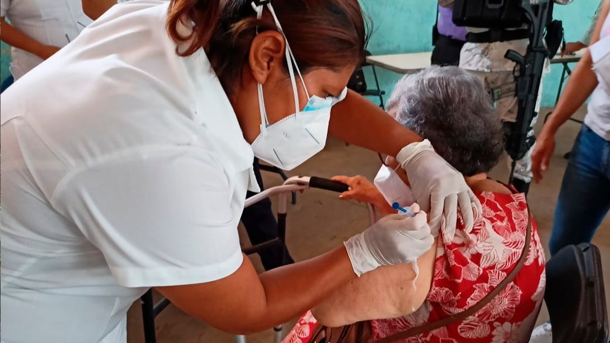 Reinicia vacunación COVID-19 en Temixco