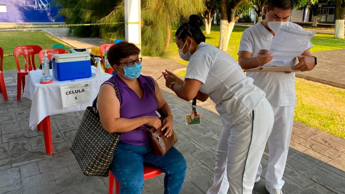 24 Morelos Vacunación maestros