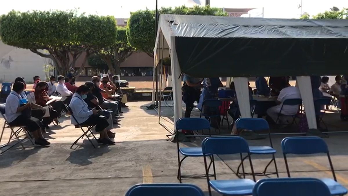 Posible regreso a clases presenciales tras vacunación a maestros de Morelos
