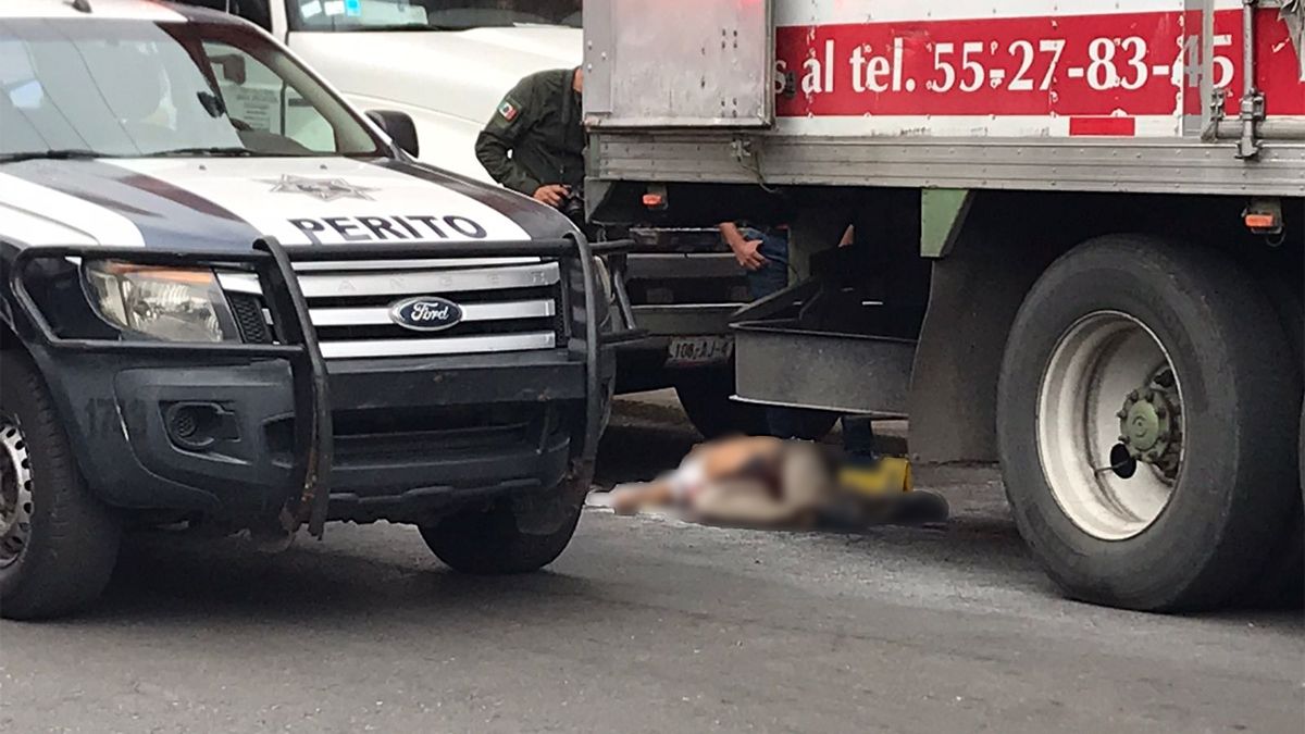 Muere hombre que fue prensado por dos camiones de carga