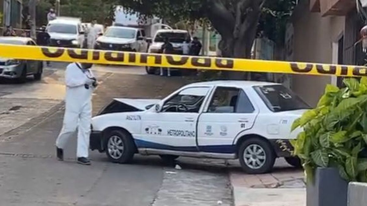 Taxista sufre infarto y choca en Cuernavaca