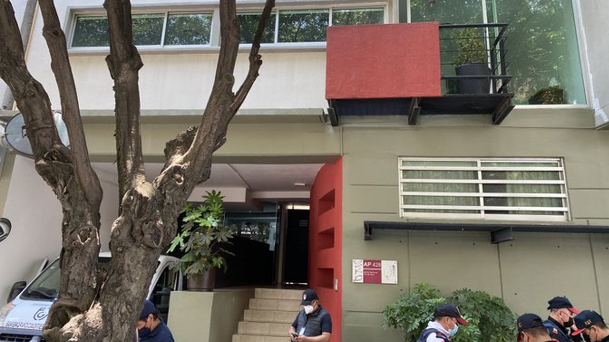 Cae desde quinto piso durante simulacro y muere