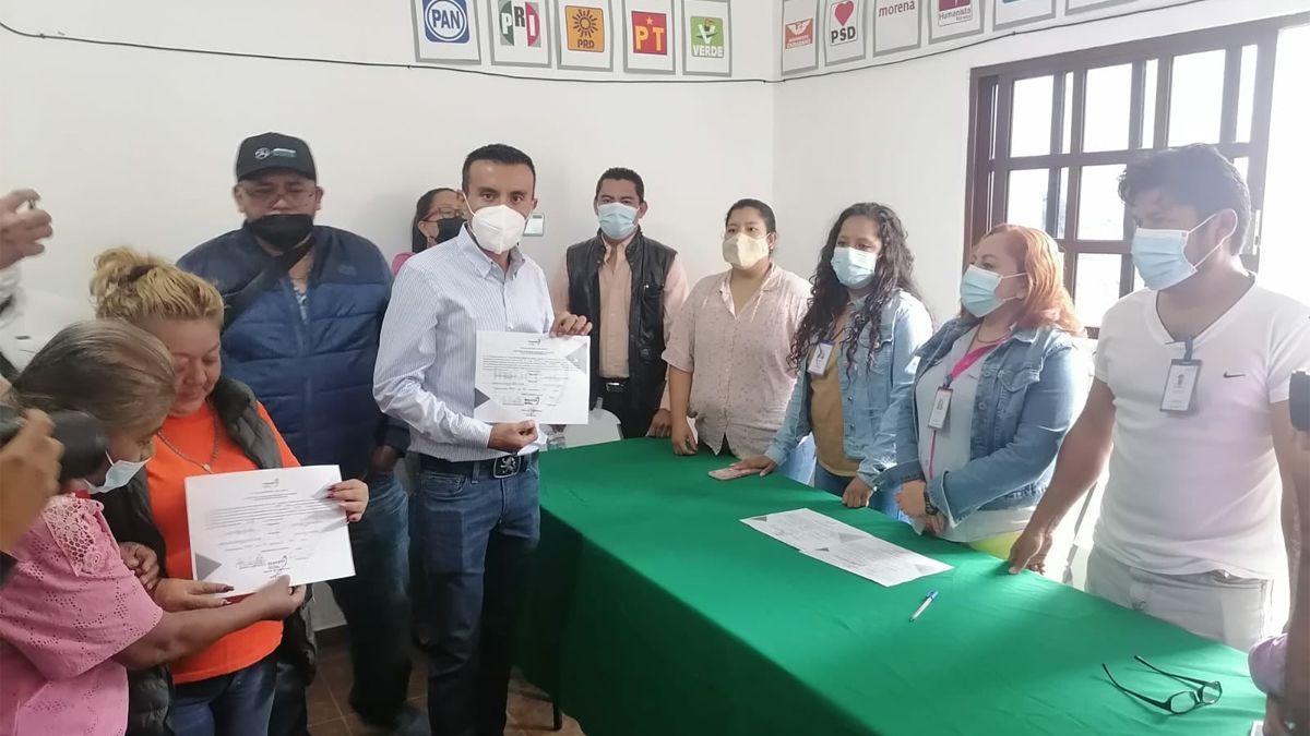 Recibe Isaac Pimente constancia de mayoría