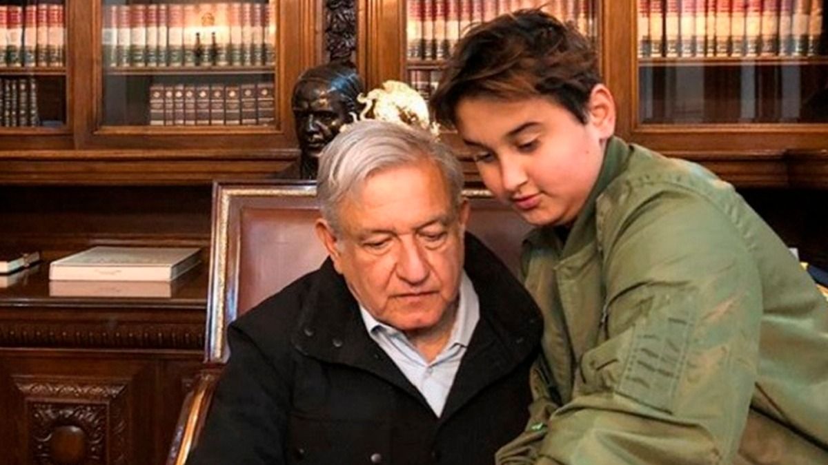 24 Morelos AMLO y su hijo Ernesto