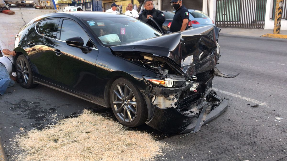 Conductor presuntamente ebrio provoca fuerte accidente en Jiutepec