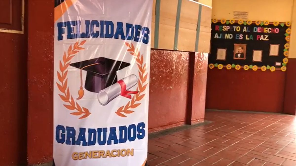 Realizan ceremonia de graduación en la Primaria Benito Juárez de Cuernavaca
