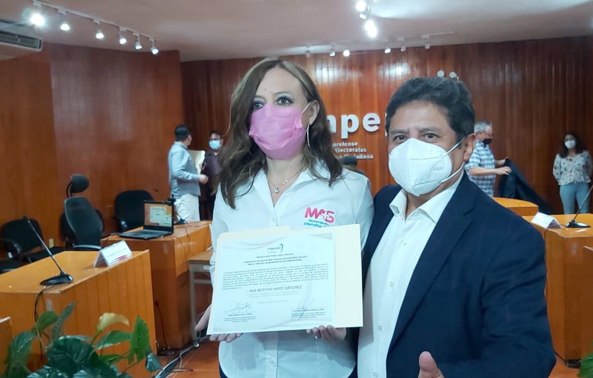 Entrega Impepac constancias a Mirna Zavala y Ana Bertha Haro