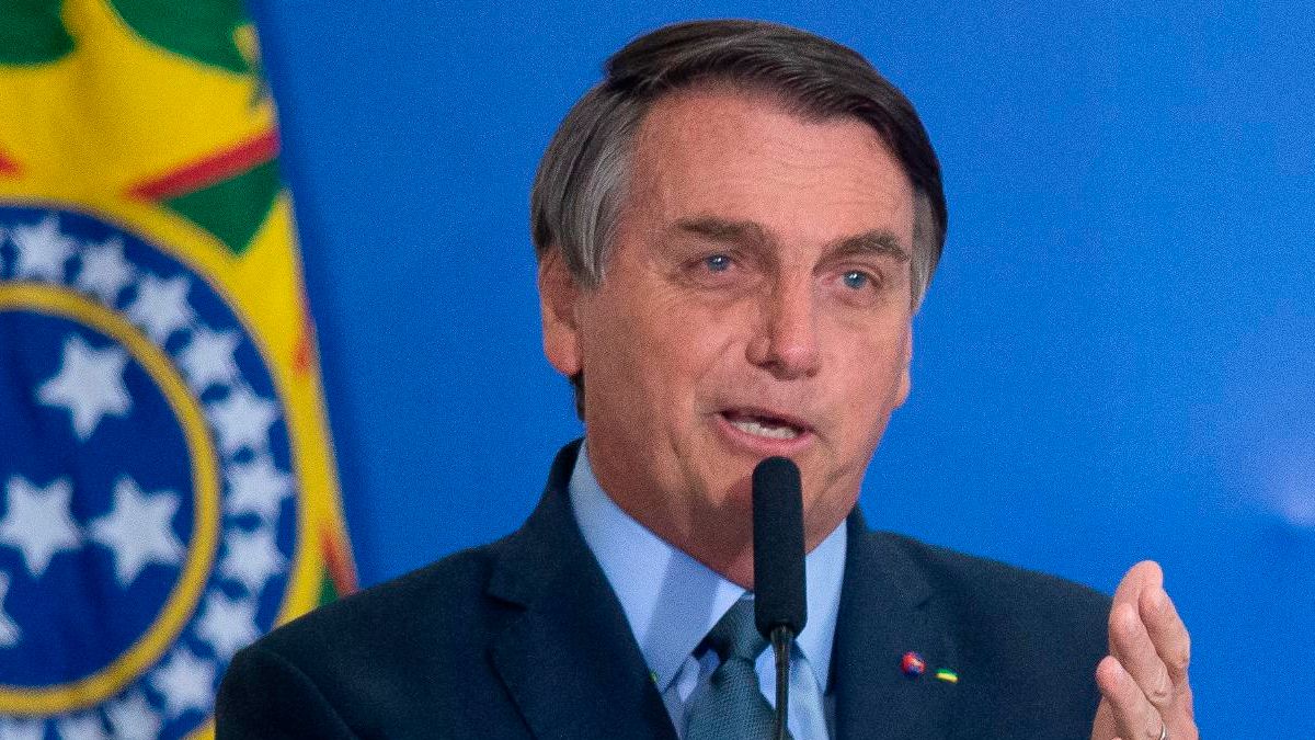 Hospitalizan a Jair Bolsonaro, presidente de Brasil