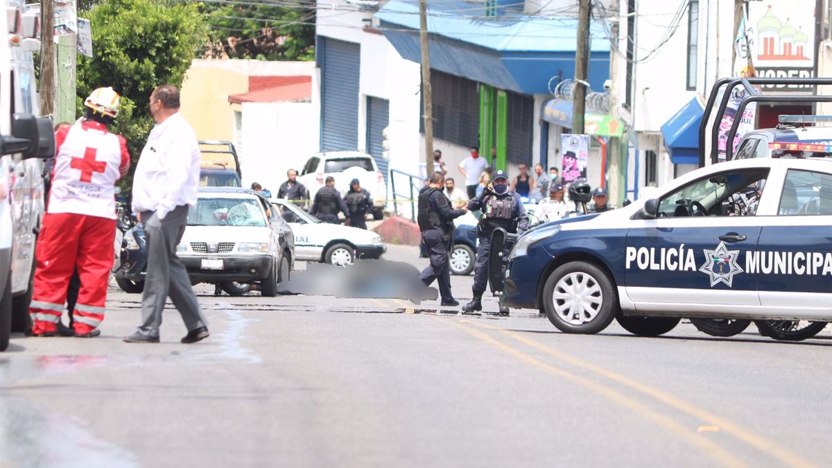 Dos sujetos mueren en Cuernavaca tras ataque armado y choque