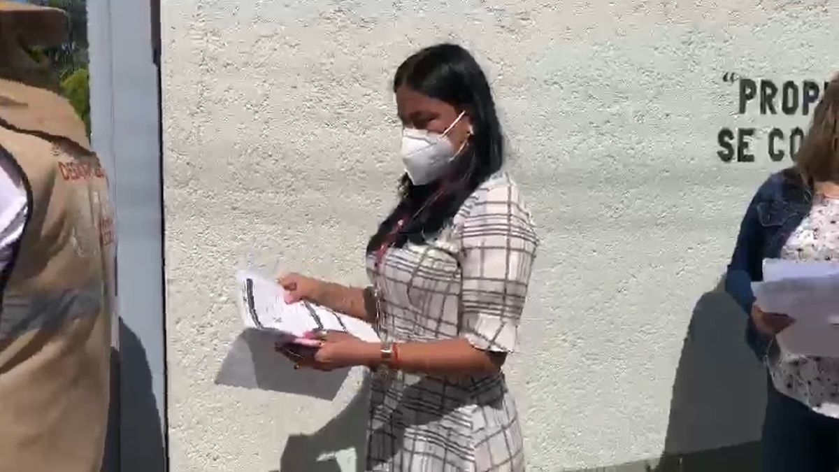 Se vacuna Angélica Estrada contra COVID-19