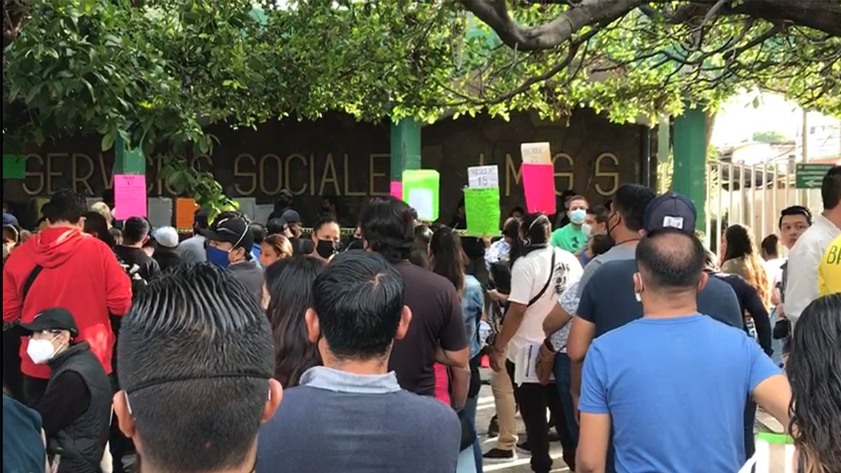 Vacunación en Jiutepec genera aglomeraciones y una peculiar situación