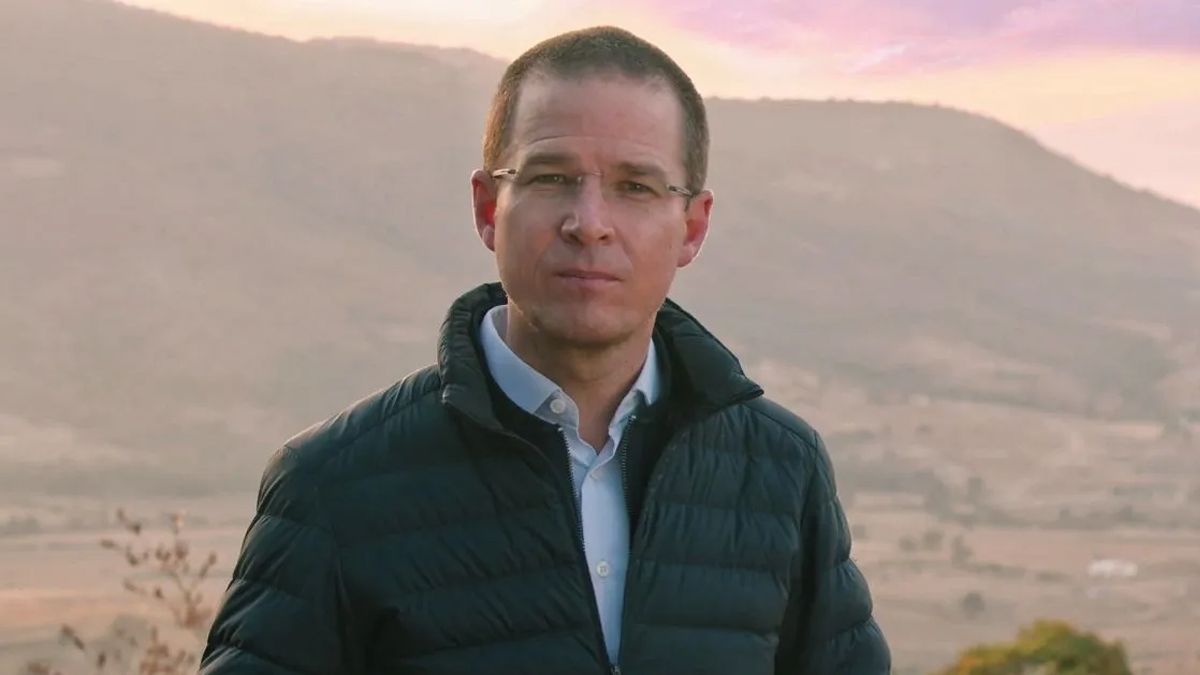 Anaya califica de “incompetentes” a autoridades tras presentación de denuncia