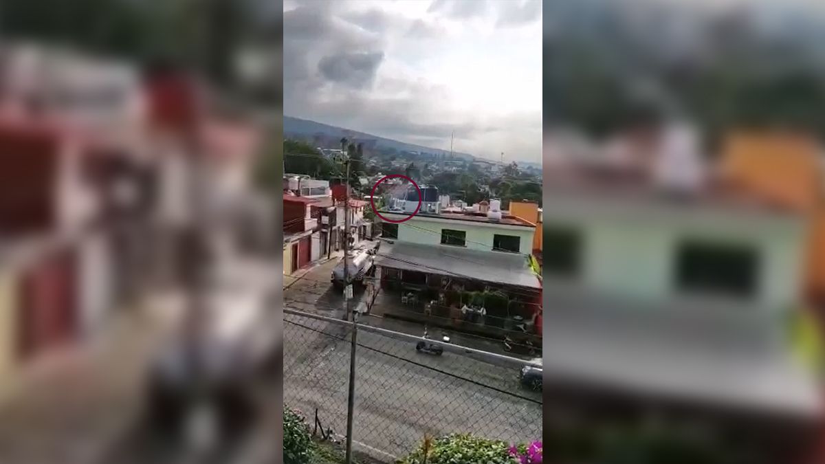 Piden ayuda para hombre electrocutado en Cuernavaca