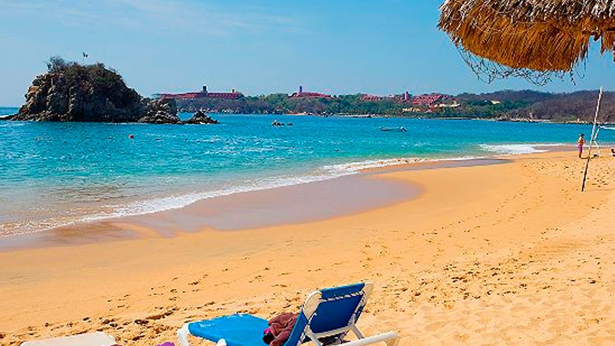Cierran Playas en Huatulco, mientras en Acapulco restringen actividades