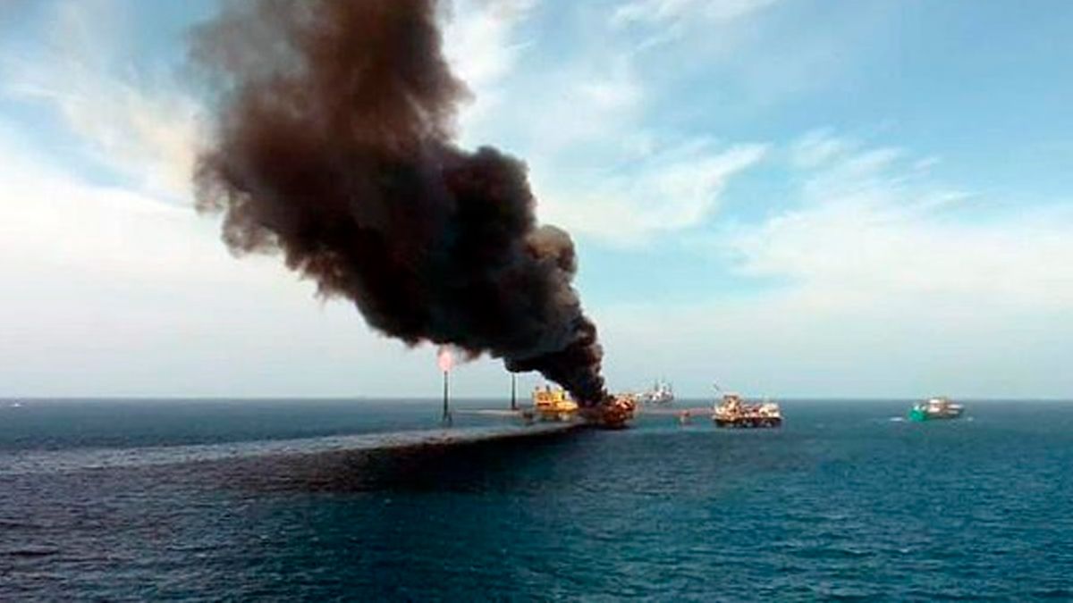Confirman un deceso tras explosión en plataforma de Pemex en Campeche