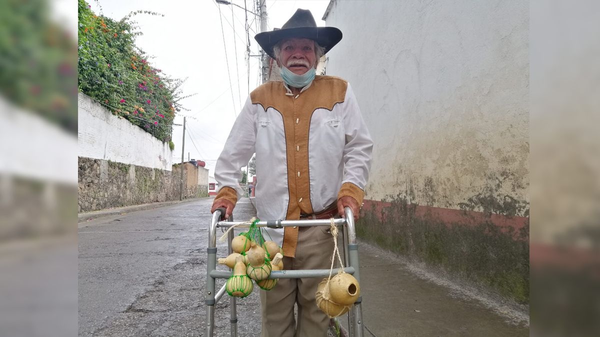 Don Marcelo mantiene viva la tradición de los bules