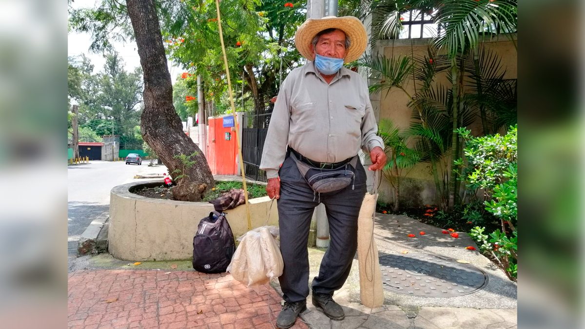 Vendedor de estropajos en Cuernavaca