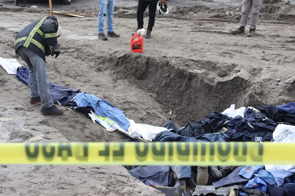 Así eliminan uniformes de policías fallecidos o despedidos