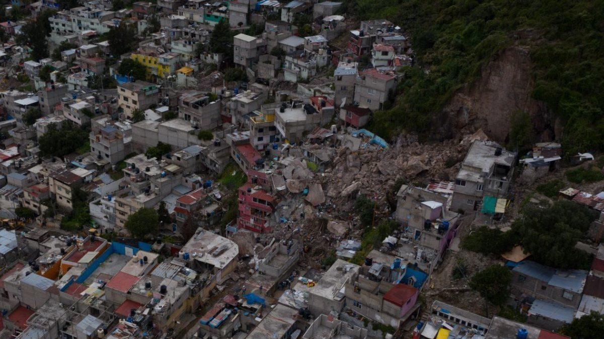 Avanza lenta la demolición de casas en el cerro del Chiquihuite