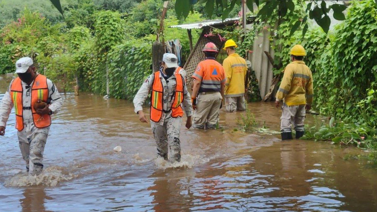 30 casas se inundan en Guerrero por río Cuetzamala