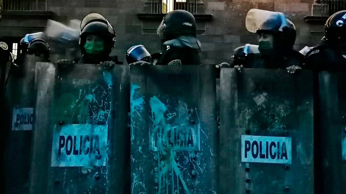 27 mujeres policías resultaron lesionadas tras marcha en CDMX