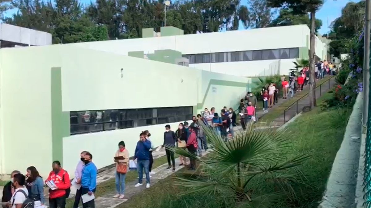 Fila de vacunación