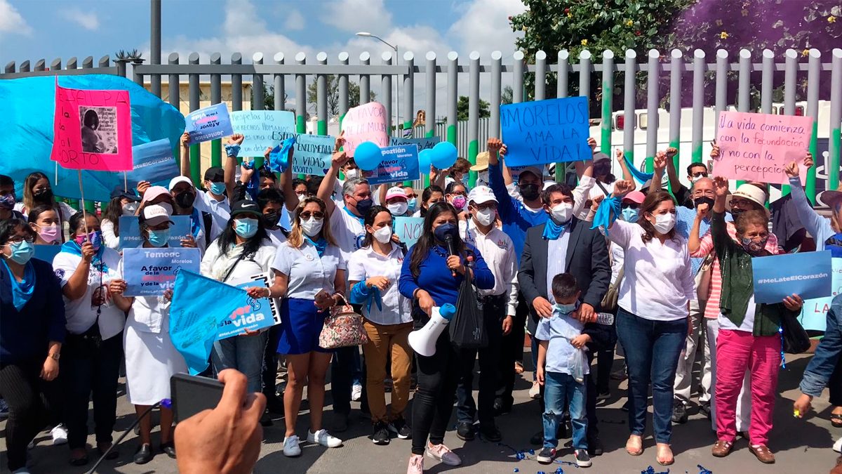 grupos pro vida afuera del Congreso