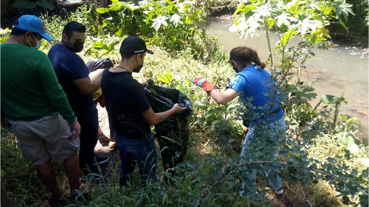 Recolectan 150 kilogramos de basura en barranca de Cuernavaca