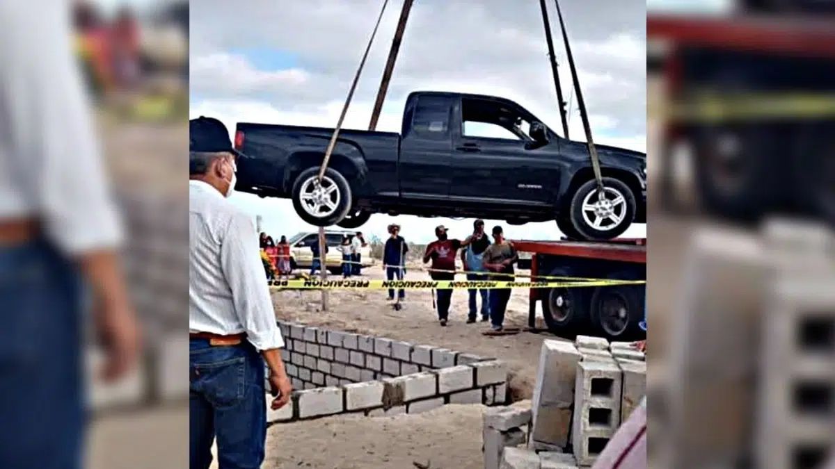 Hombre es enterrado junto a su camioneta como fue su última voluntad