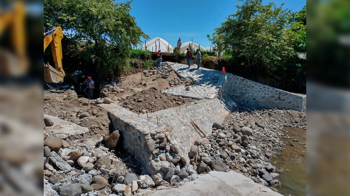 Invierten 6 mdp en rehabilitación de puente en Coatlán del Río