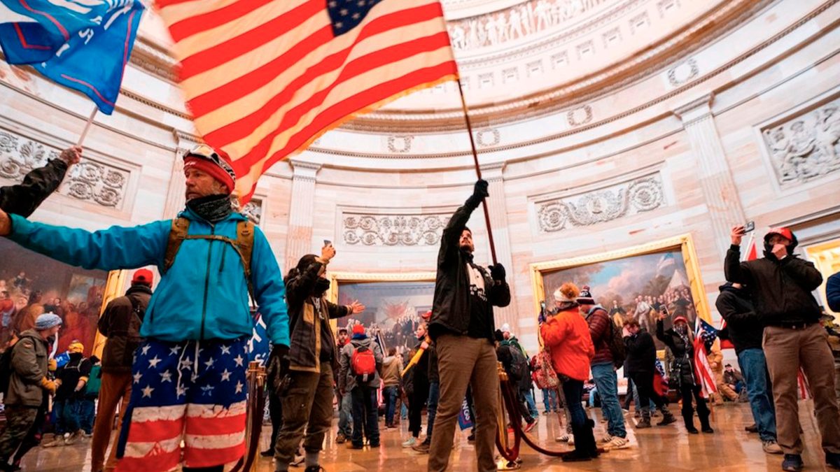 Quiere Trump ocultar documentos del asalto al Capitolio