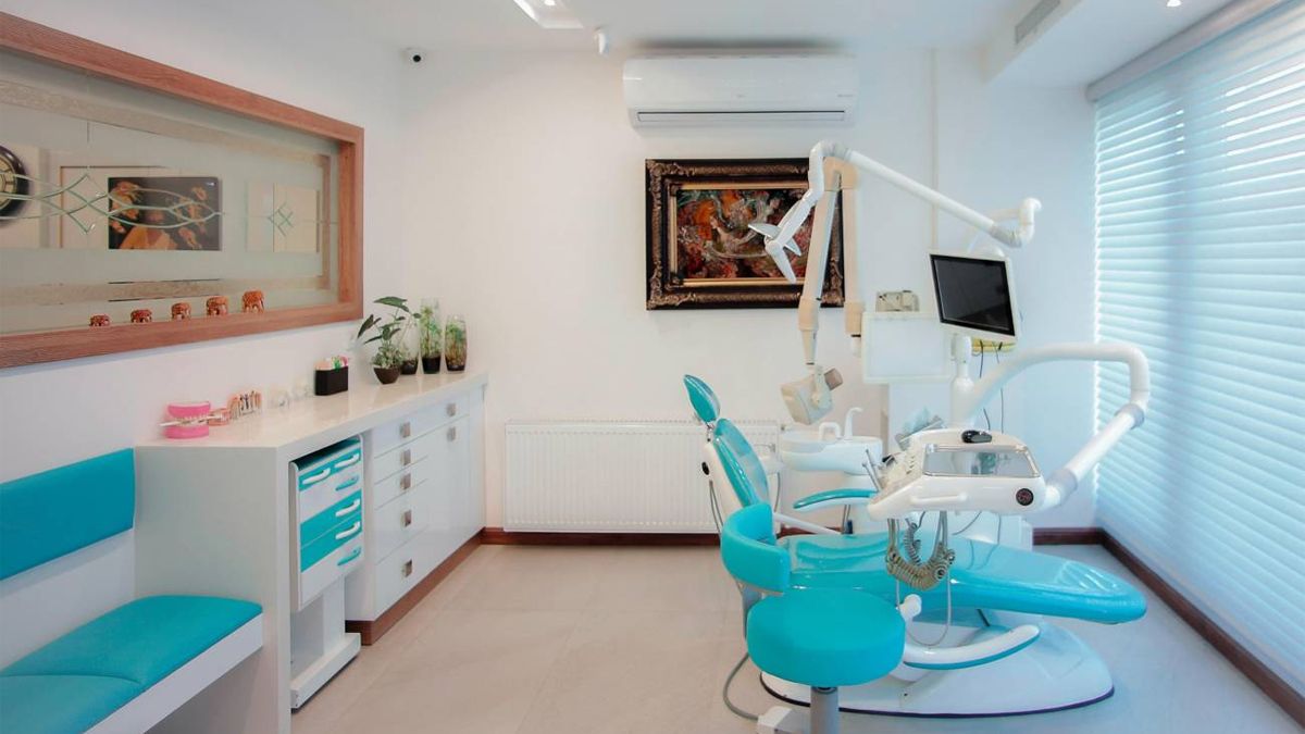 Dentistas provocan la muerte de una menor de edad y huyen