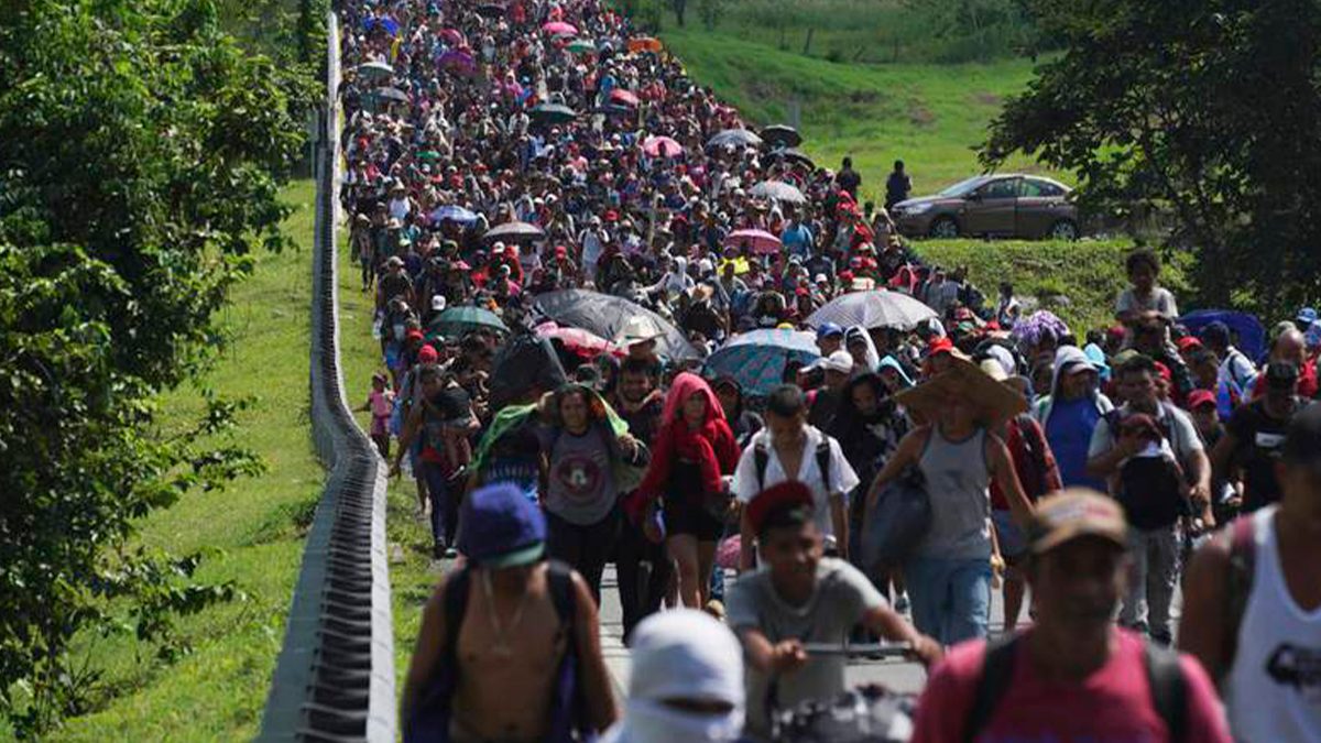 Reanuda EU programa que obliga a migrantes a permanecer en México