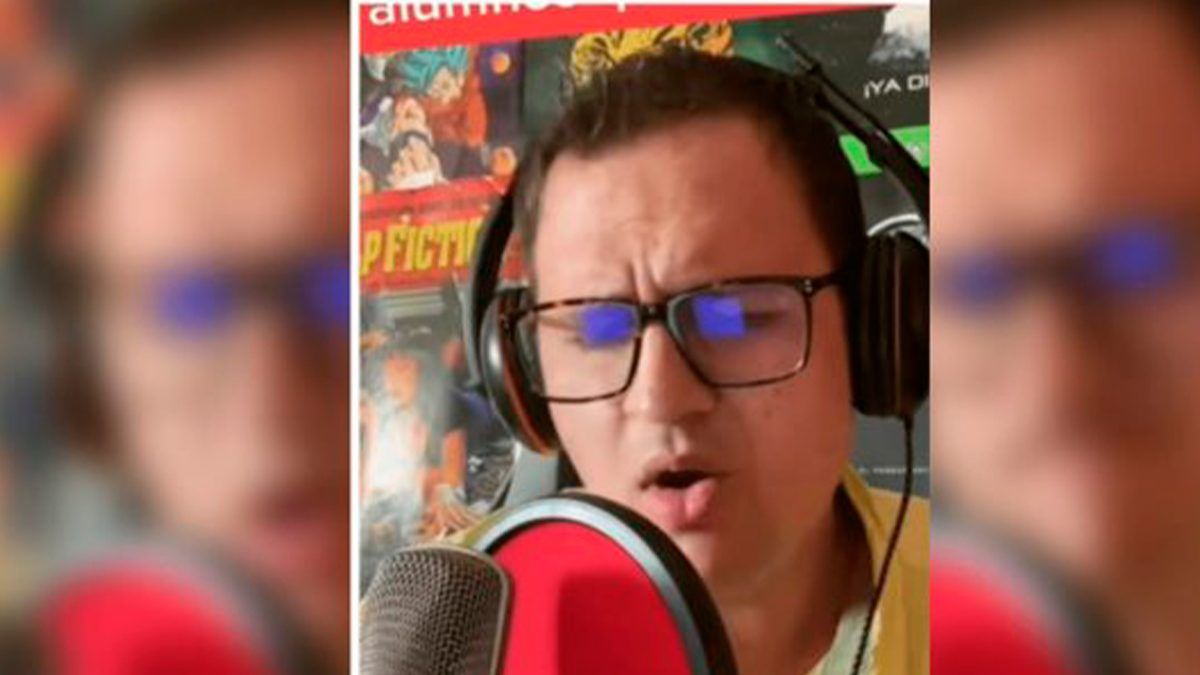 Maestro avisa que sus alumnos están reprobados con canción de cumbia