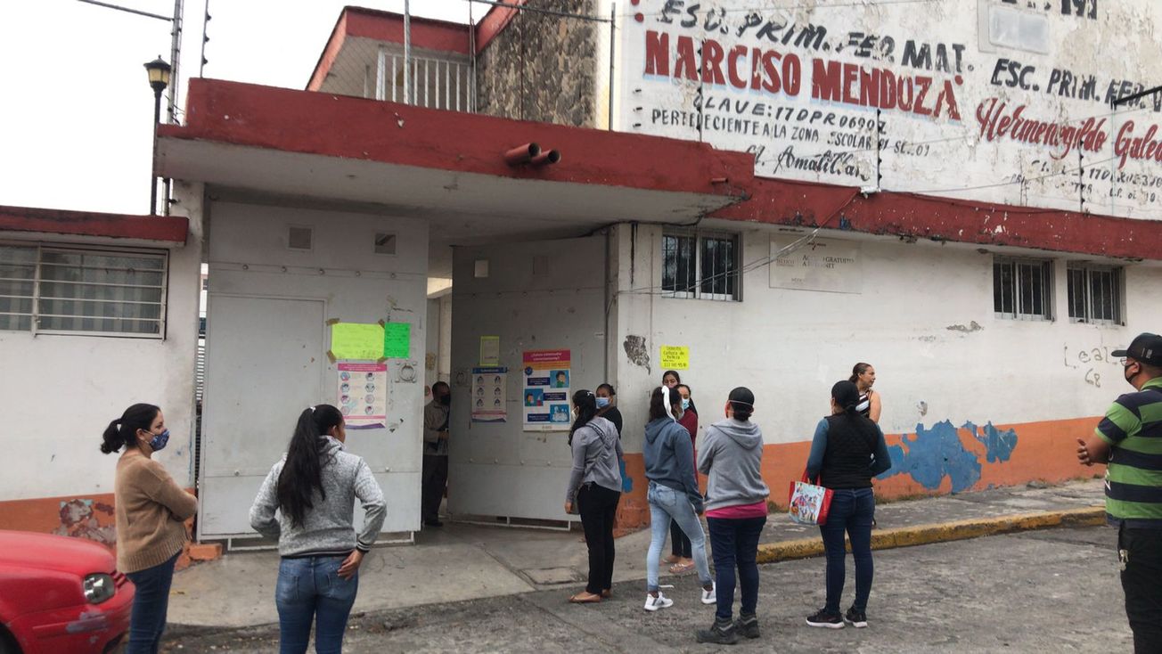 Exigen padres de familia pruebas rápidas y vacunas para menores de 12 años