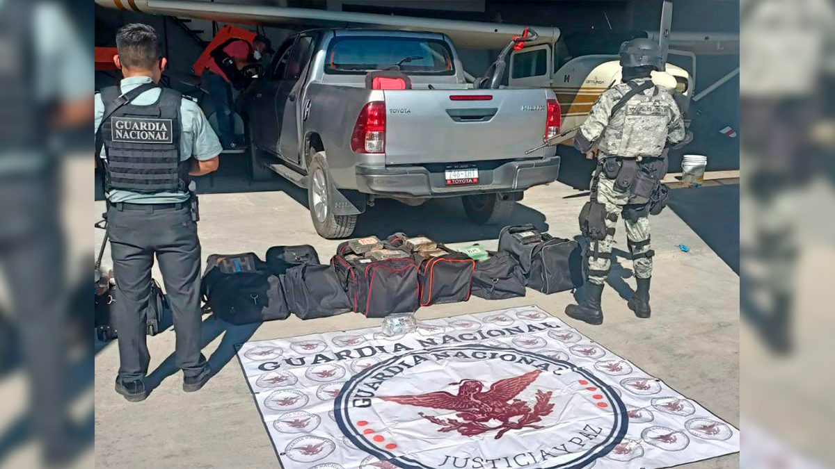 Encuentran avioneta con 190 paquetes de droga en Jojutla