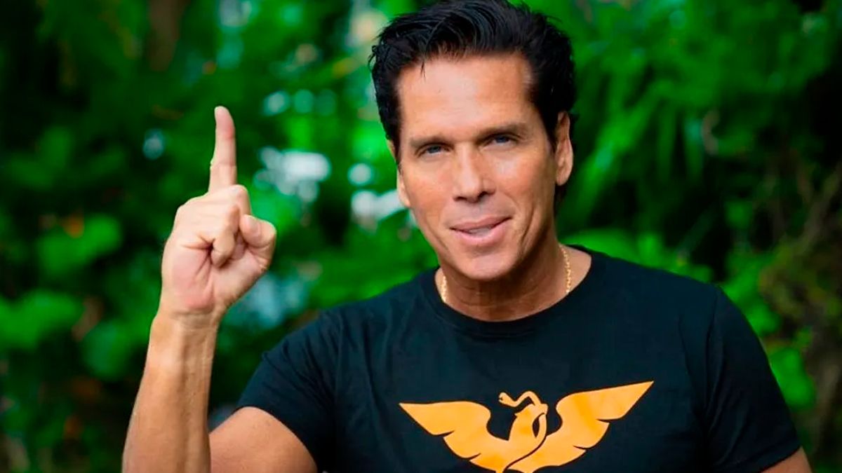 Renuncia Roberto Palazuelos a candidatura a gobernador de Quintana Roo